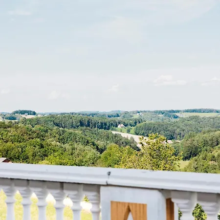 Decker بيت ضيافة 3*